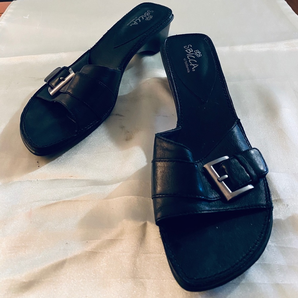 NEW Black 10 Sbicca Sandals with buckle detail